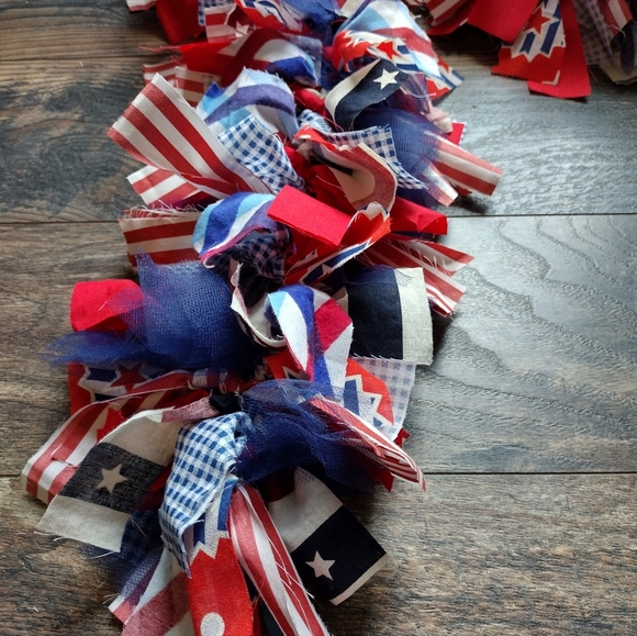 6ft long patriotic rag Garland - Picture 4 of 7